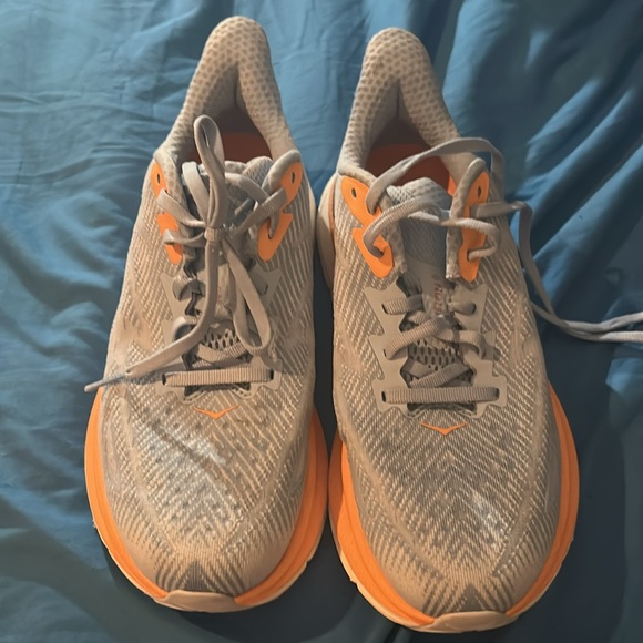 Hoka lady’s shoe size 7b blue orange color I new condition just to big for me - Picture 3 of 6